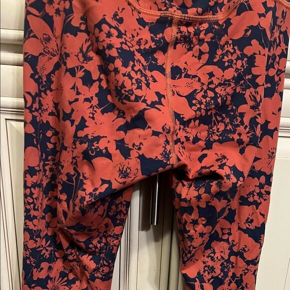 Lululemon All You Do Crop *19"
Efflorescent Dark Canyon Onyx Blue Sz 6 - Picture 6 of 10